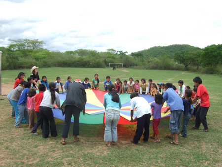 Playing parachute in Hucareta
